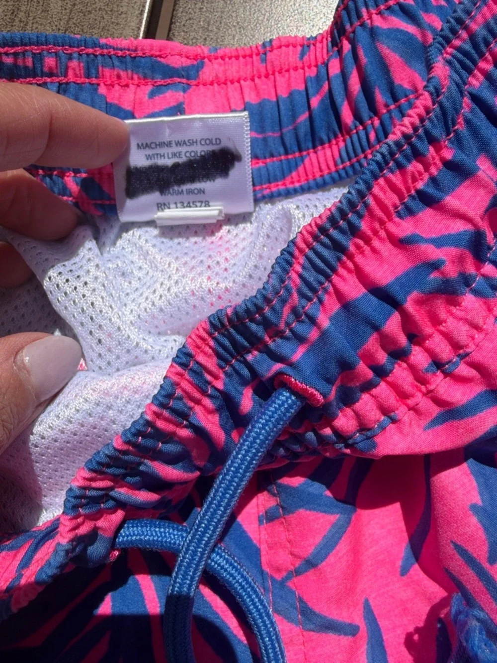 Vineyard Vines Pink and Blue Palm-Print chappy swim trunks. - Picture 5 of 6